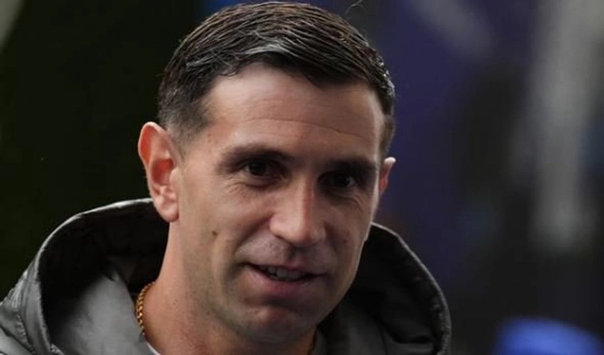 Rikthim i shpejtë në horizont? Portieri i Chelsea, Emiliano Martinez, surprizon me afatet e rikuperimit