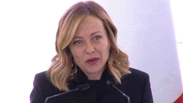Debati në Itali: Kryeministrja Meloni mbron nismën për ndalimin e burkës në shkolla