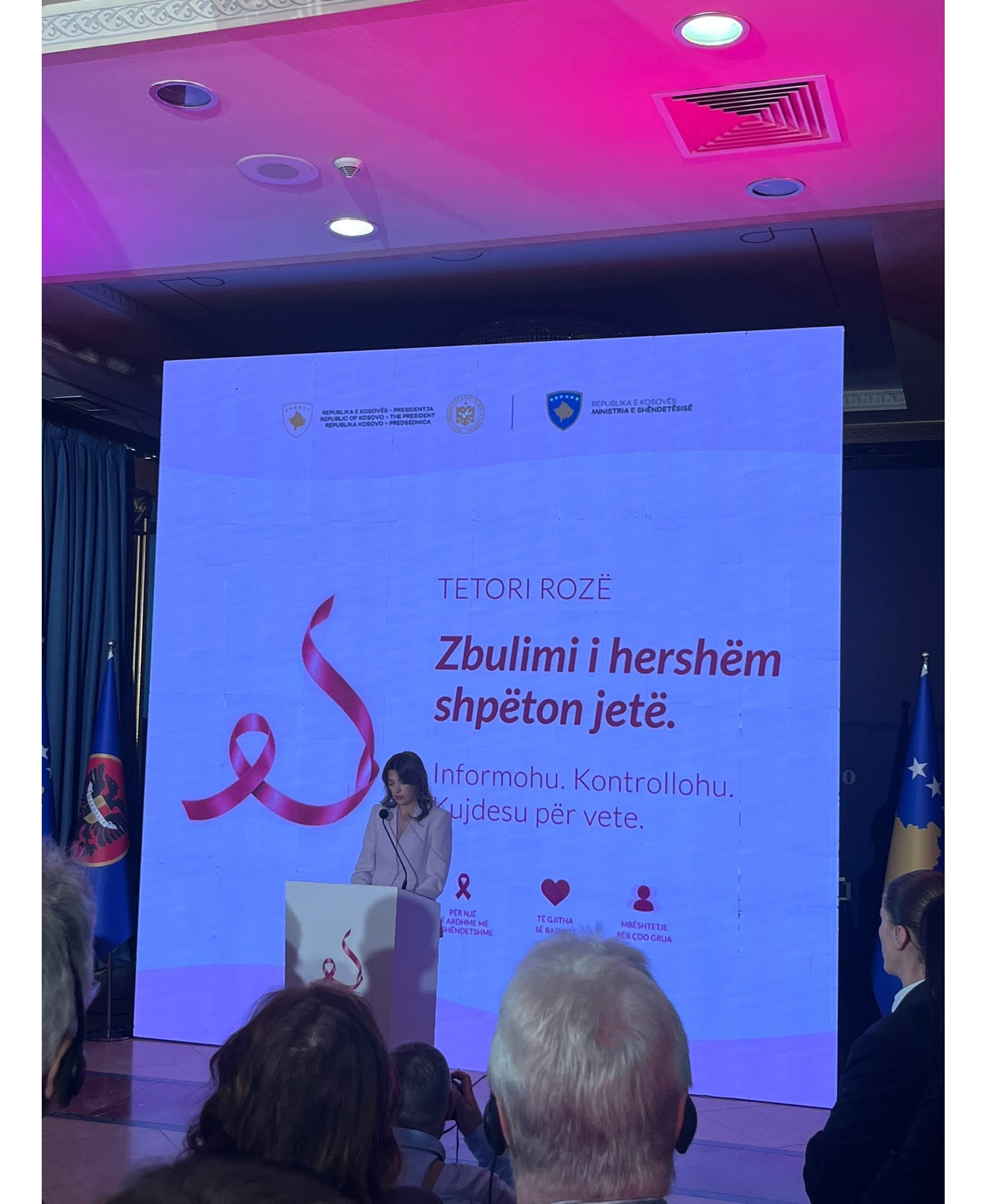 Fushata “Tetori Rozë”: Haxhiu kërkon angazhim më të madh institucional dhe familjar për shëndetin e gruas