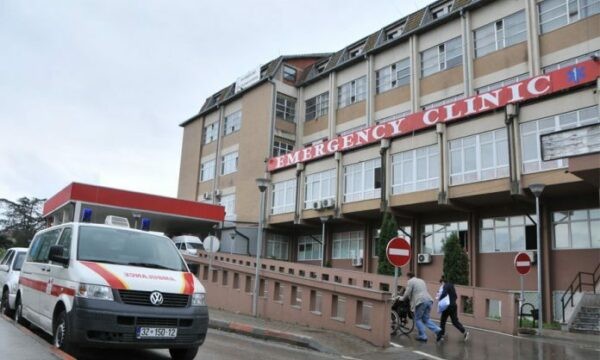 Bilanci mjekësor i protestës: 23 të lënduar kërkojnë ndihmë në QKUK, mes tyre edhe tre policë