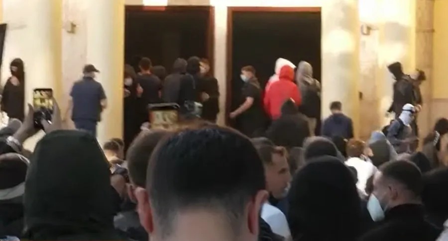 Situata tensionohet në Tiranë: Protestuesit futen në Ministrinë e Financave dhe marshojnë drejt Kryeministrisë