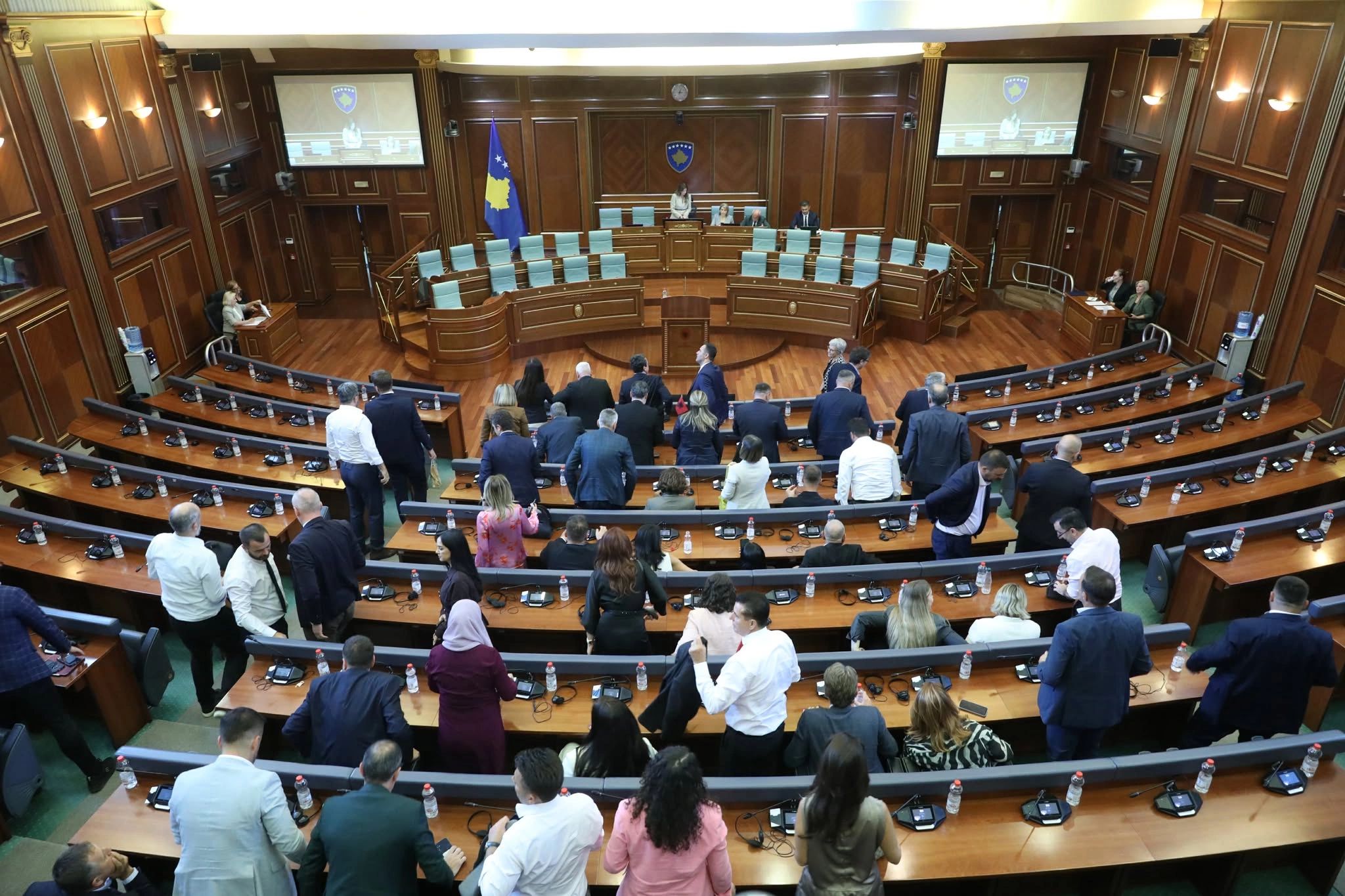 PDK-ja kërkon mbledhjen e menjëhershme të Kuvendit. LVV-ja fajëson opozitën nëse shkohet në zgjedhje