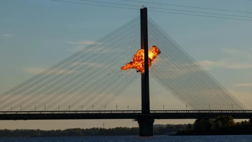 Përshkallëzim në Kiev: Goditet ura strategjike, autoritetet flasin për situatë dramatike