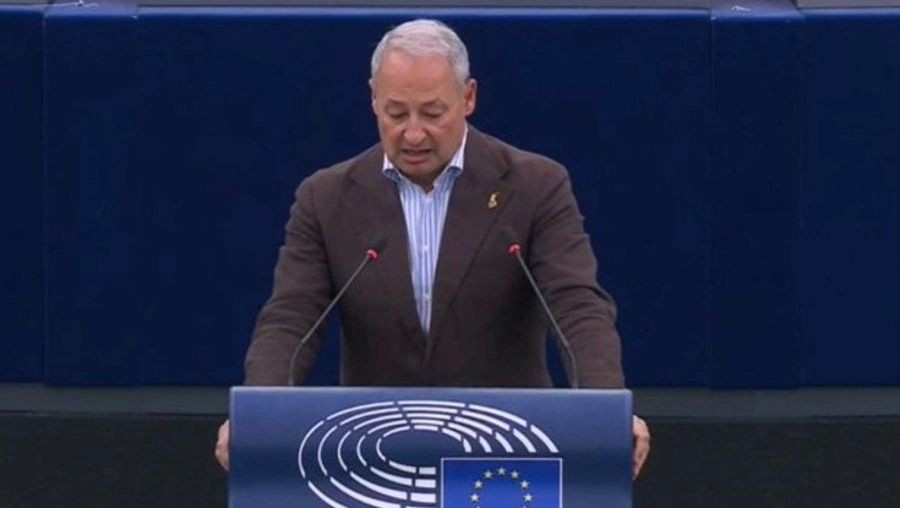 Brukseli reagon ndaj tensioneve në Tiranë: Dënohet dhuna në protesta dhe kërkohet hetim për veprimet e policisë