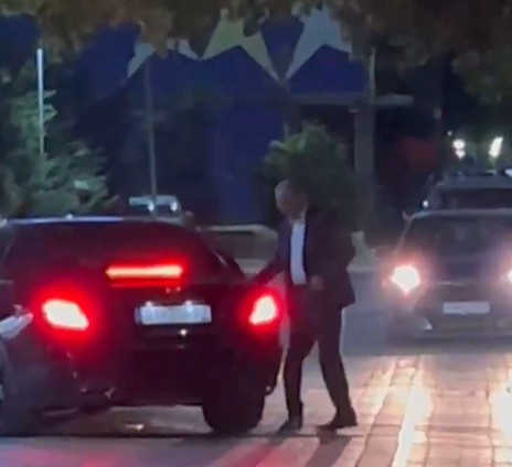 Zhvillime politike në prag të seancës: Albin Kurti pret në Qeveri Bedri Hamzën