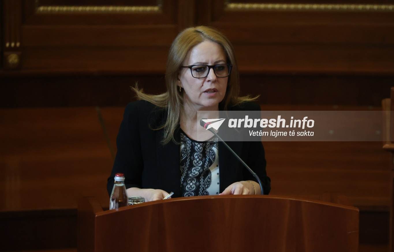 Pagë e 13-të për administratën, por punëtorët e sektorit privat mbesin pa pagën minimale