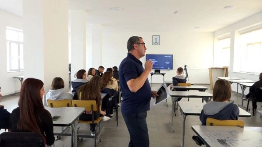 Efikasiteti energjetik në fokus: Gjimnazistët e Prishtinës mësojnë artin e kursimit për një të ardhme më të gjelbër