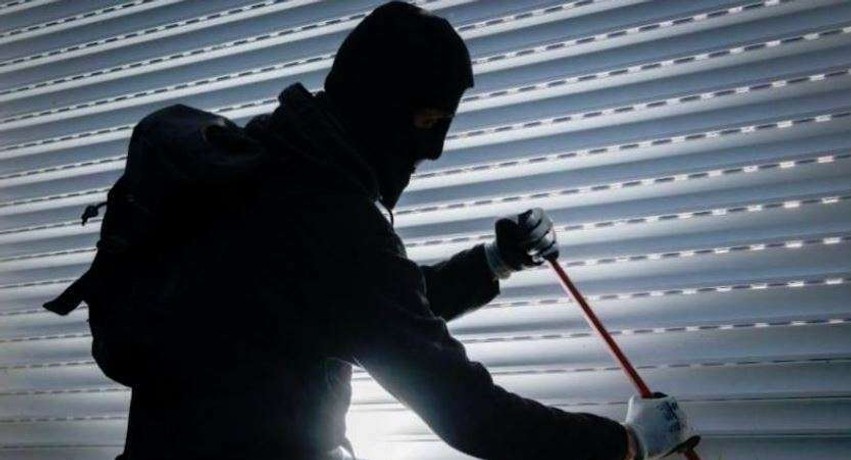 Grabitje e armatosur në Trudë: Tre persona të maskuar i marrin 1500 euro shoferit në dalje të autostradës