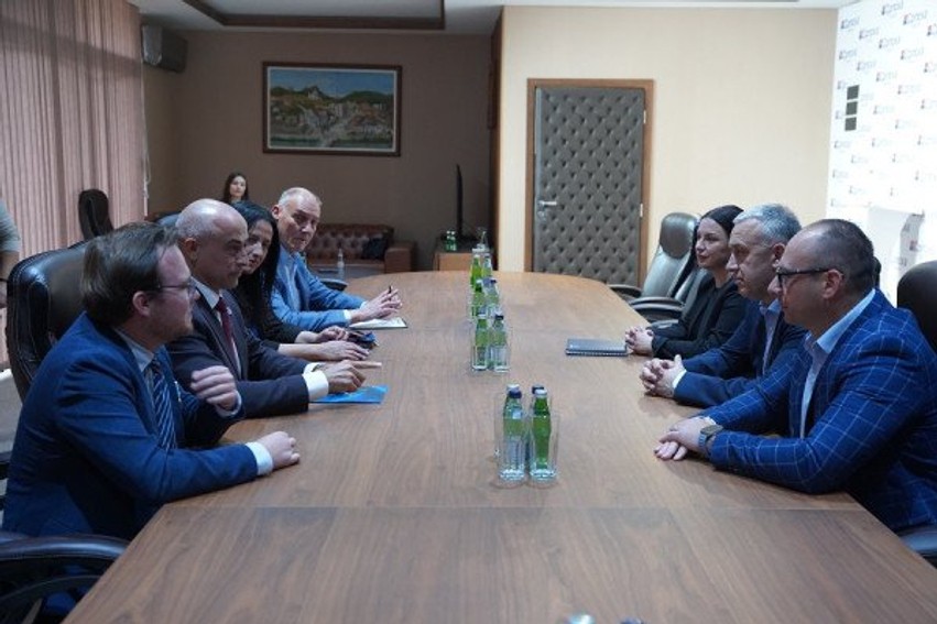 Sundimi i ligjit dhe siguria në fokus: Kryetari i ri i EULEX-it zhvillon takim me drejtuesit e Listës Serbe