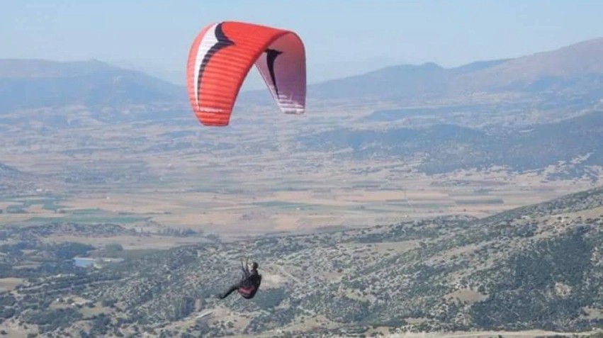 Tragjedi në Spanjë: Përplasja e dy parashutave në ajër u merr jetën dy pilotëve të huaj