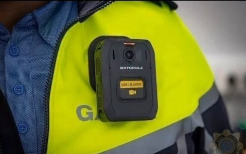 Modernizimi i Policisë së Shtetit: Mbërrijnë 5 mijë kamera trupi, efektivët do t'i mbajnë gjatë gjithë shërbimit