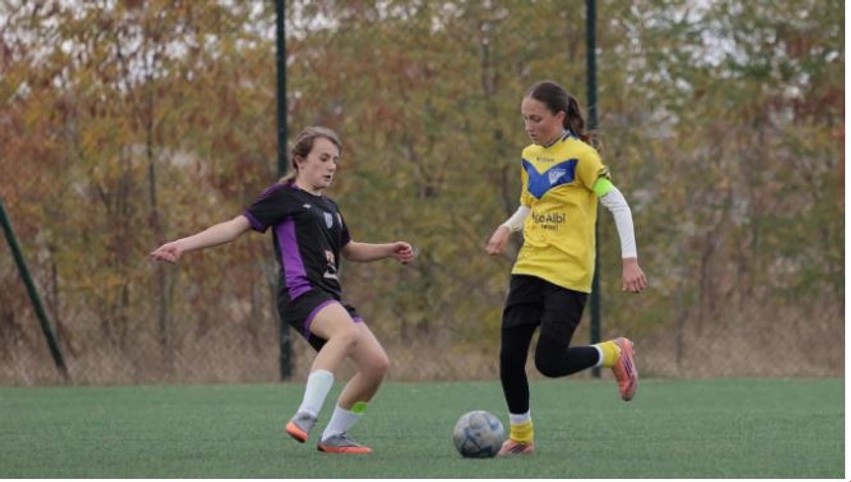 Themel i fortë për të ardhmen: Si po ndryshon futbolli i vajzave në Kosovë përmes ligave U13 dhe U15