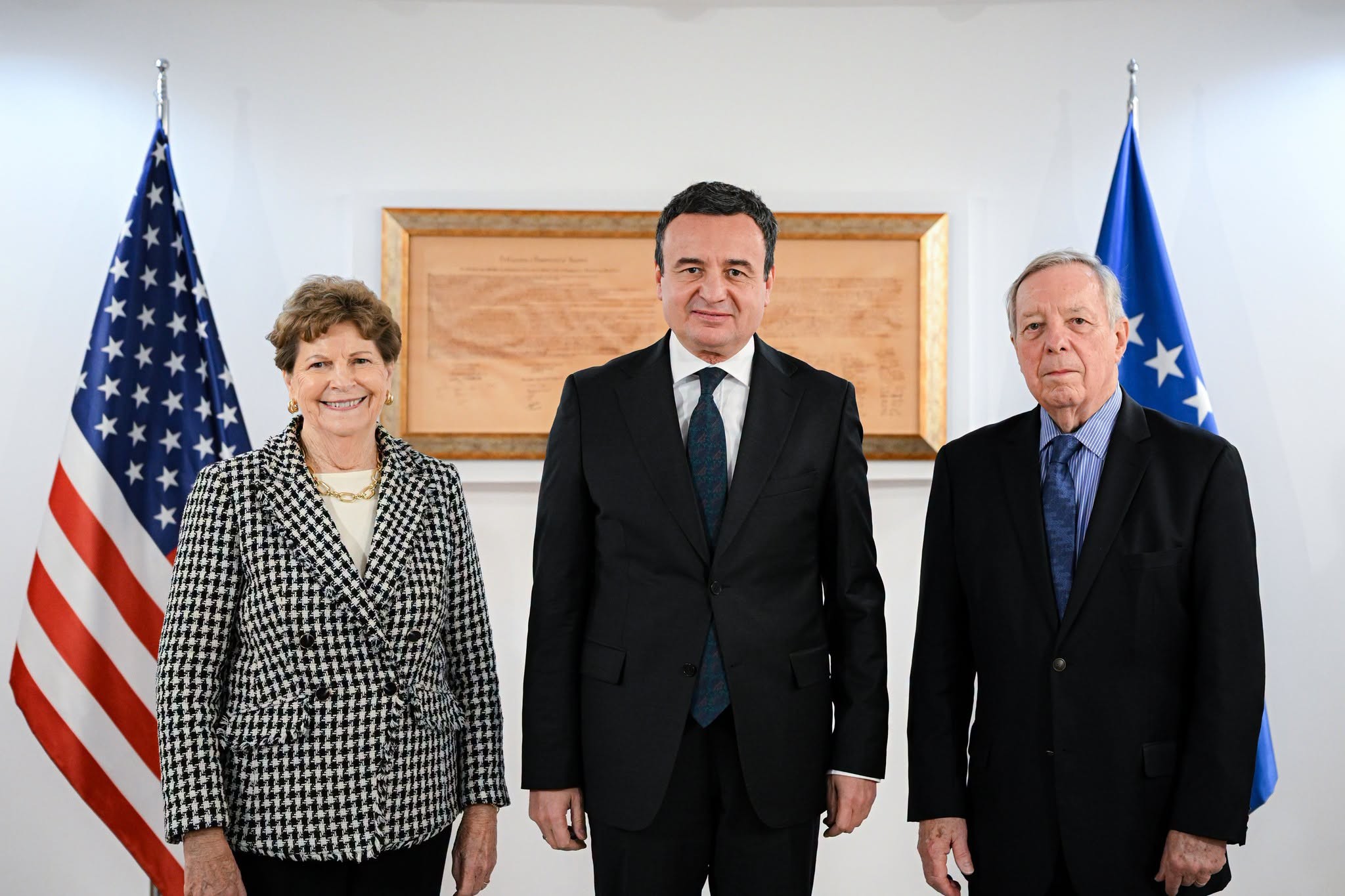 Kurti pret senatorët amerikanë në Prishtinë: Kërkohet anëtarësimi në NATO dhe prani e përhershme e bazës Bondsteel