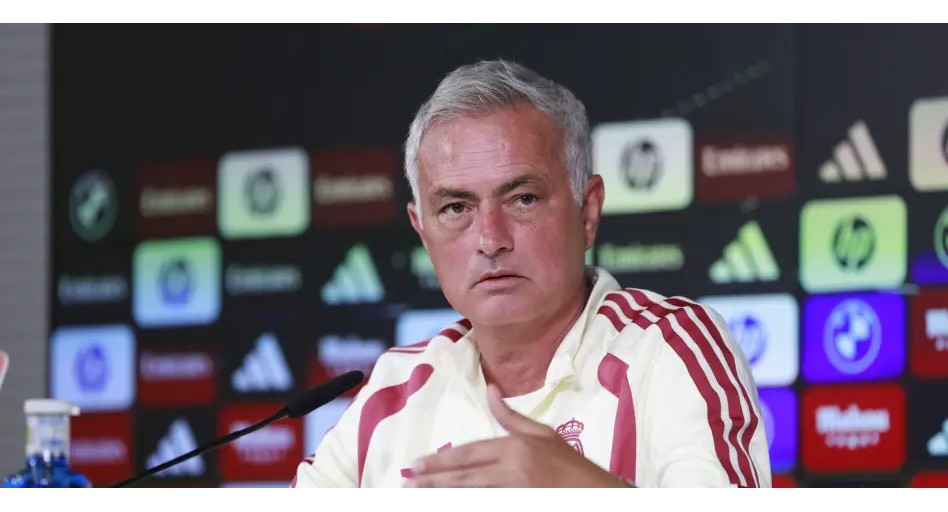 Mourinho thur lavde për gjyqtarin para sfidës në Champions: S’do t’i duhet VAR-i