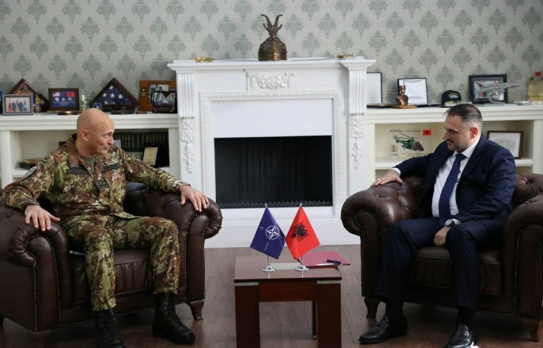 Ministri Nufi takon komandantin e ri të KFOR-it: Roli i NATO-s, kyç për sigurinë në rajon