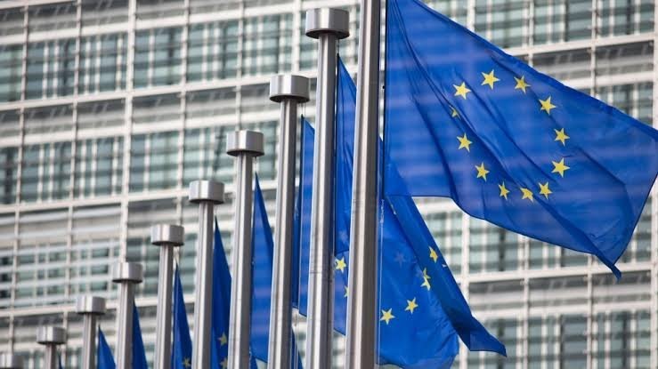 Brukseli reagon ashpër: Dënohet dhuna në protestat shqiptare, thirrje për zgjidhje përmes dialogut