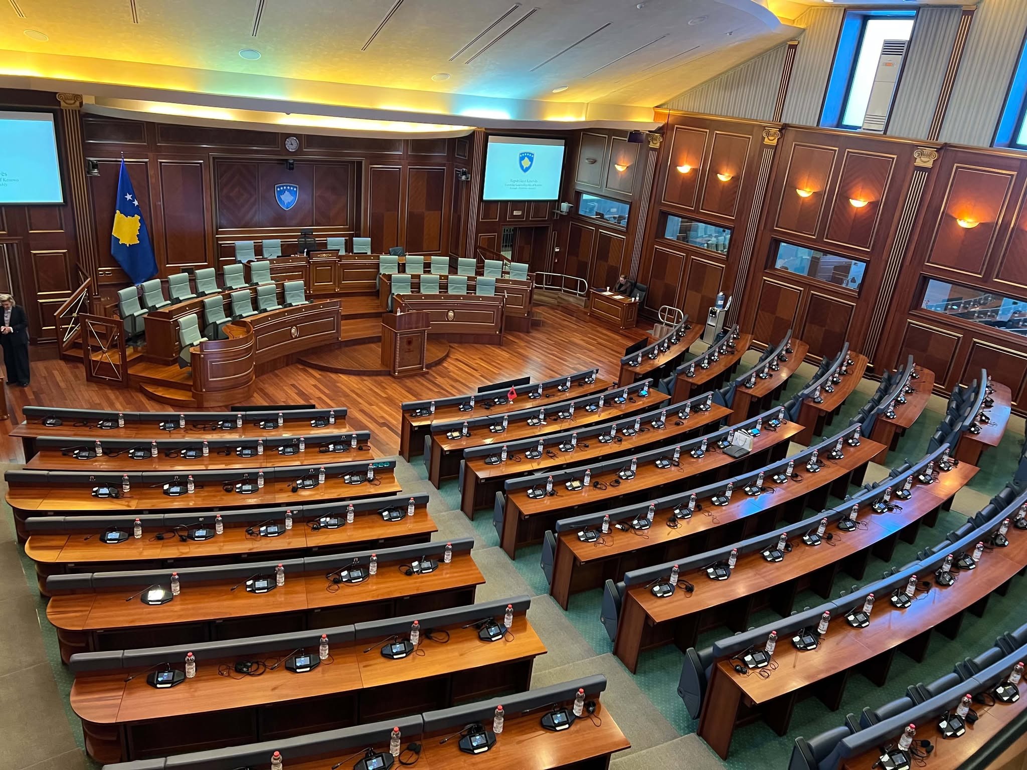 Vonesa në Kuvend: Shtyhet fillimi i seancës për ndryshimet në Ligjin për Gjykatën Speciale