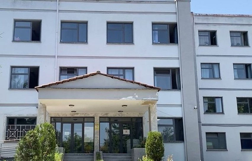 Dyshime për helmim nga ushqimi në Korçë: Gjashtë fëmijë të kopshtit dërgohen në spital