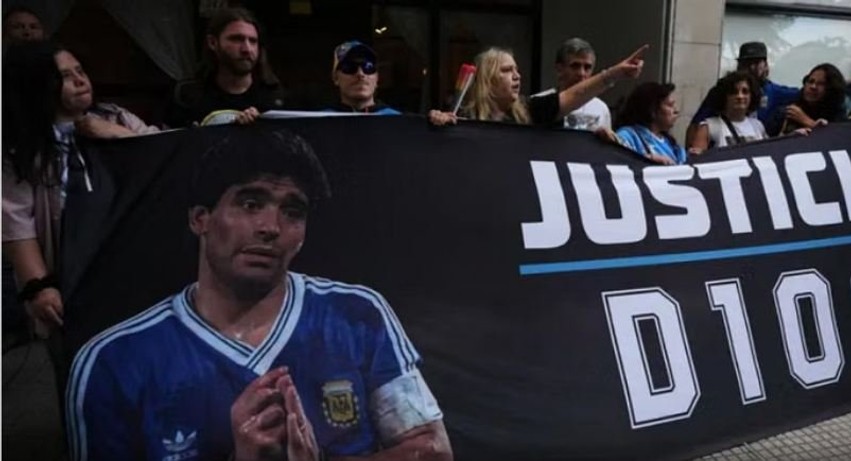 Drejtësia për legjendën: Prokuroria kërkon 12 vjet burg për mjekun e Diego Maradonës