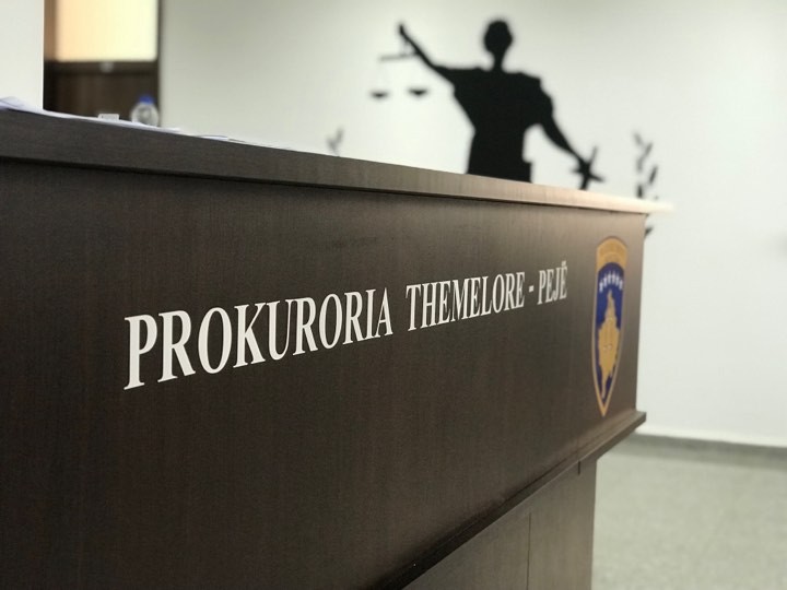 Tragjedi në Pejë: Gruaja dyshohet se u vra me sëpatë nga kunati i saj në Vitomiricë