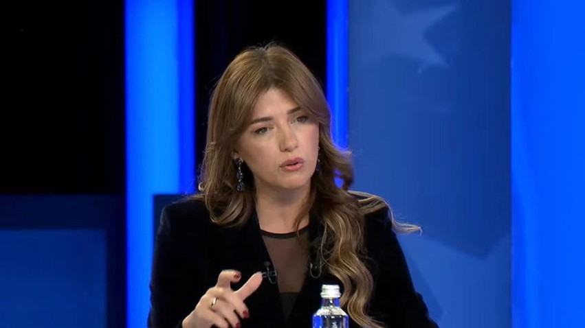 Vjosa Osmani shpjegon prapaskenat e seancës për UÇK-në: Pse u desh të ulen gjakrat para vendimmarrjes