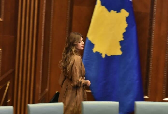 Aktgjykimi i Kushtetueses: Vërejtje për Haxhiun për vonesën e seancës, çfarë u kujtohet deputetëve