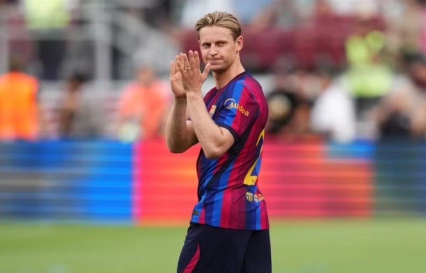 Chelsea gatuan revolucionin në mesfushë: Frenkie de Jong, objektivi kryesor për të pasuar Enzo Fernandezin