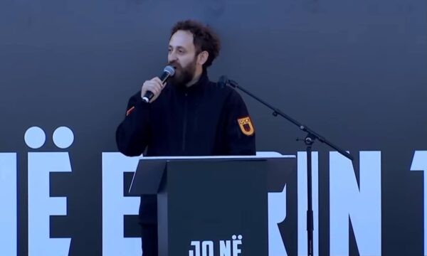 Protesta para Kuvendit: Çlirim Haziri paralajmëron se deputetët nuk do të largohen pa miratuar ligjin