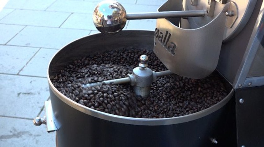 Aroma e traditës pushton Prishtinën: Nis edicioni i ri i Festivalit të Kafesë dhe Çajit