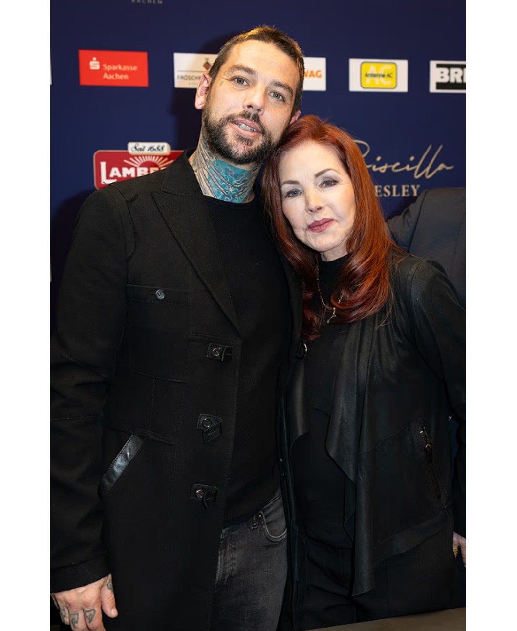 Në krah të djalit në Gjermani, dalja e rrallë publike e Priscilla Presley