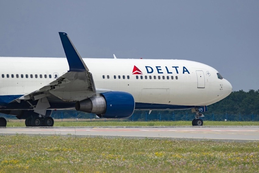 Incident në ajër: Avioni i Delta Airlines bën ulje të detyruar në Porto pas shfaqjes së tymit