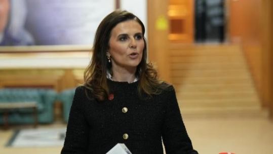 Thirrja e prerë e Vlora Çitakut për Albin Kurtin: Eja në Kuvend të votojmë ligjin, ndalo tensionet dhe dhunën