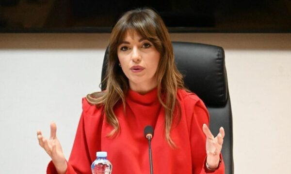 Haxhiu fton në takim familjet e ish-krerëve të UÇK-së
