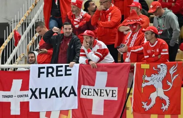 Mbështetje e fuqishme nga tribunat: Tifozët e Zvicrës kërkojnë rikthimin e Granit Xhakës