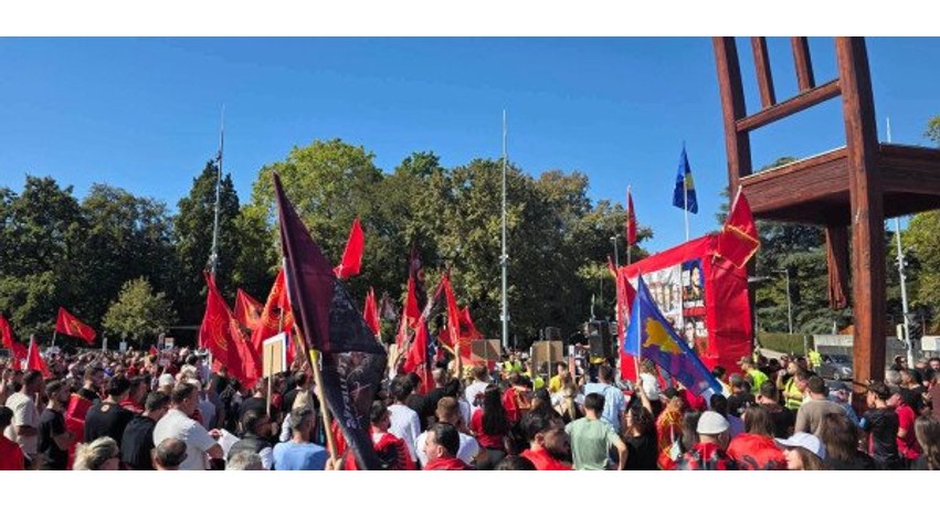 Valë pakënaqësish në katër anët e botës: Shqiptarët protestojnë kundër vendimit të Speciales