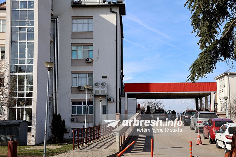 Fundjavë e mbingarkuar në QKUK, afër një mijë pacientë marrin ndihmë mjekësore emergjente