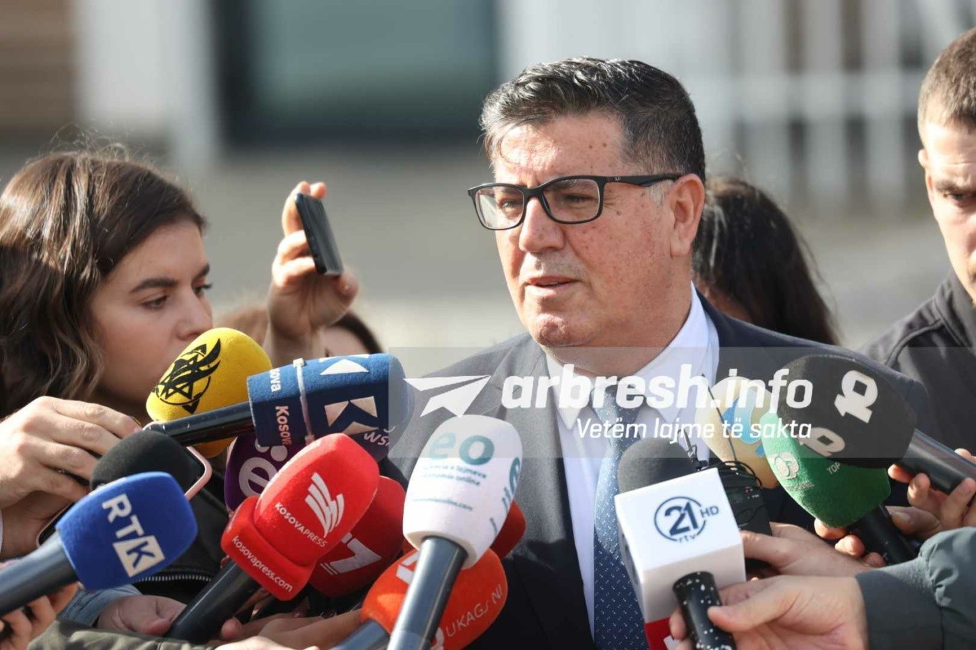 Lutfi Haziri: Presidentja Shiroka-Pula përballë një 'zjarrvënieje' politike dhe sfidave të mëdha