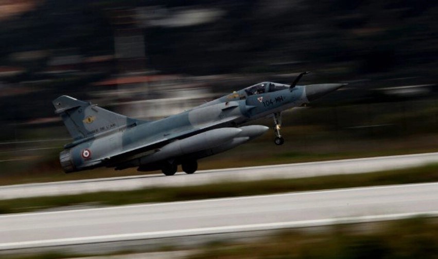 Tragjedi në qiellin francez: Rrëzohet avioni ushtarak Mirage 2000D, konfirmohet një viktimë