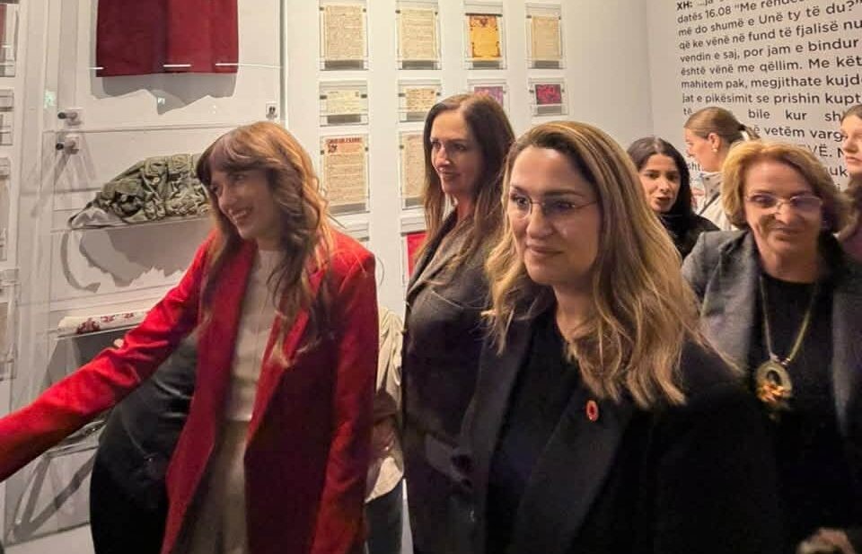 Letrat e dashurisë së Fehmi dhe Xhevë Lladrovcit shfaqen për herë të parë, Mehmeti-Selimi: Simbol i përjetshëm i ndjenjës dhe atdhetarizmit