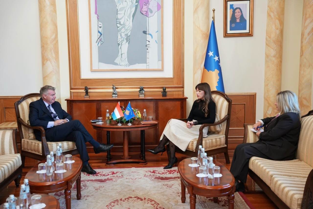 Haxhiu pret diplomatin e Luksemburgut: Theksohet nevoja për digjitalizim dhe modernizim të Kuvendit