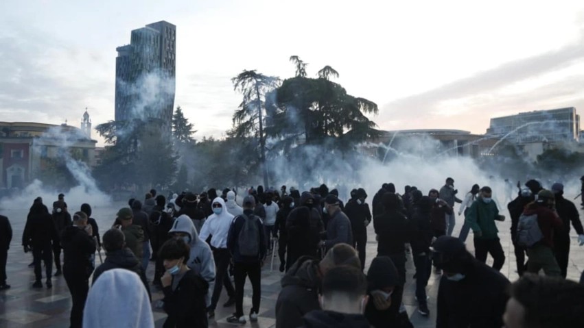Gjykata lë të lirë protestuesit e arrestuar në Tiranë, cakton masa sigurie për 10 persona