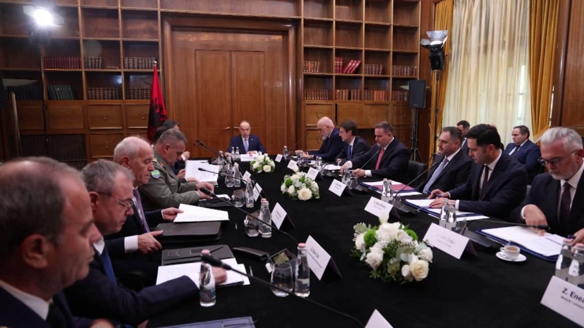 Prapaskenat e mbledhjes së Këshillit të Sigurisë: Çfarë u diskutua për auditimin në SHISH dhe arrestimin e Vlora Hysenit
