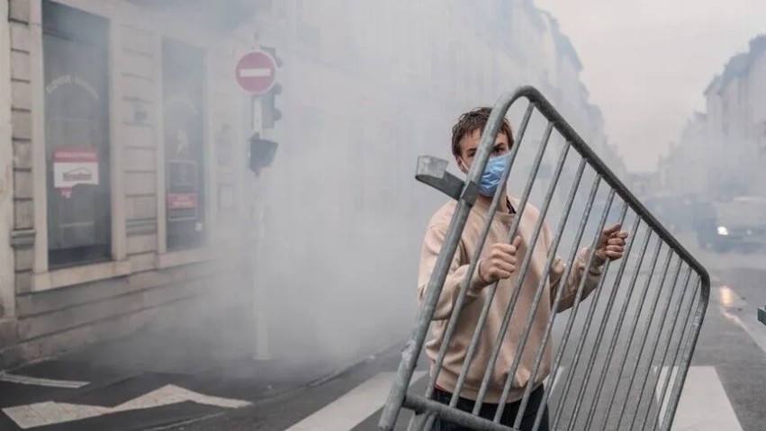 Vala e protestave studentore trondit Francën: Mbyllen qindra shkolla të mesme, rritet numri i të arrestuarve