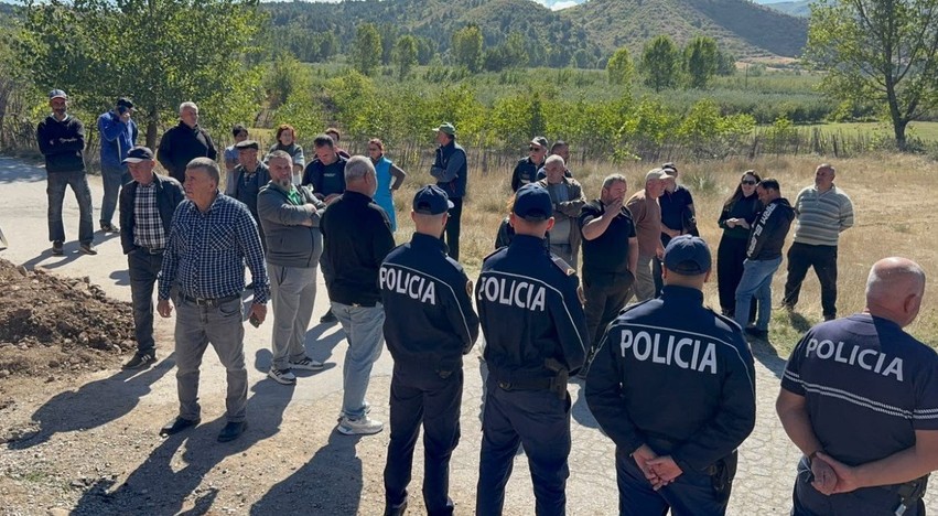 Tensione dhe përplasje në Maliq: Banorët dalin në protestë kundër projektit për ujin e pijshëm