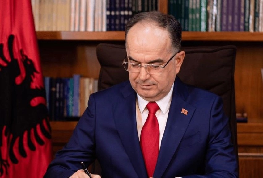 Lëvizjet e Presidentit Begaj në mes të tensioneve: Takime urgjente me diplomatët dhe ish-krerët e shtetit
