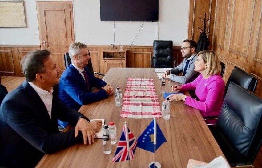 Prishtina dhe Londra kërkojnë hapa të rinj për forcimin e lidhjeve ekonomike dhe tregtare