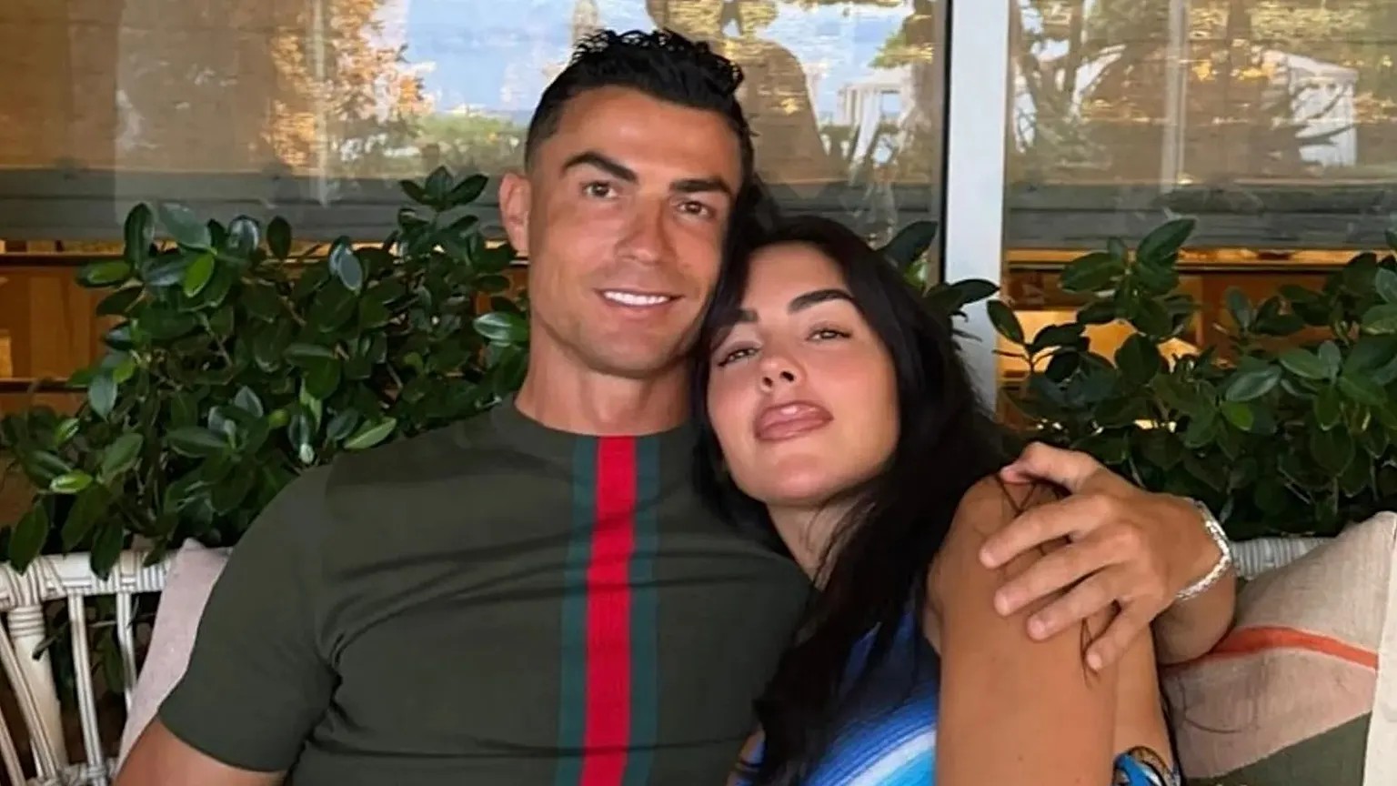 Prona e radhës prej miliona eurosh: Cristiano Ronaldo dhe Georgina blejnë dy vila ekskluzive në një ishull të izoluar