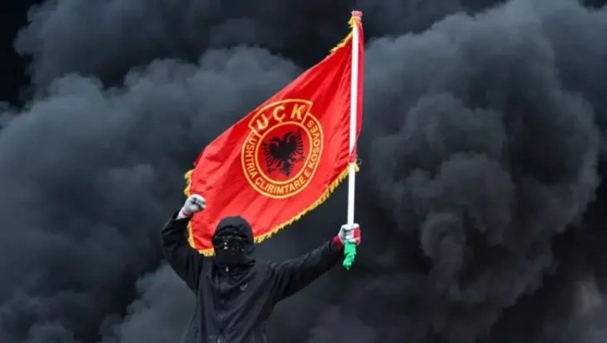 Reagon OVL e UÇK-së: Papranueshme keqpërdorimi i flamurit gjatë protestave në Tiranë