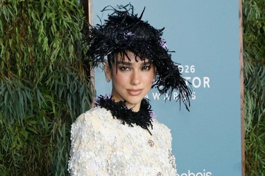 Detajet intime: Dua Lipa tregon simbolet e fshehura në fustanin e saj të dasmës