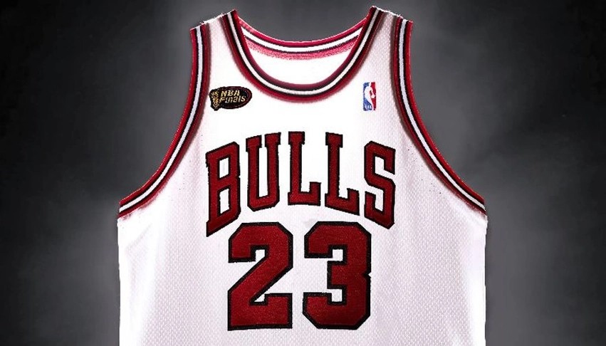 Rekord historik: Fanella e Michael Jordan shitet për mbi 12 milionë dollarë